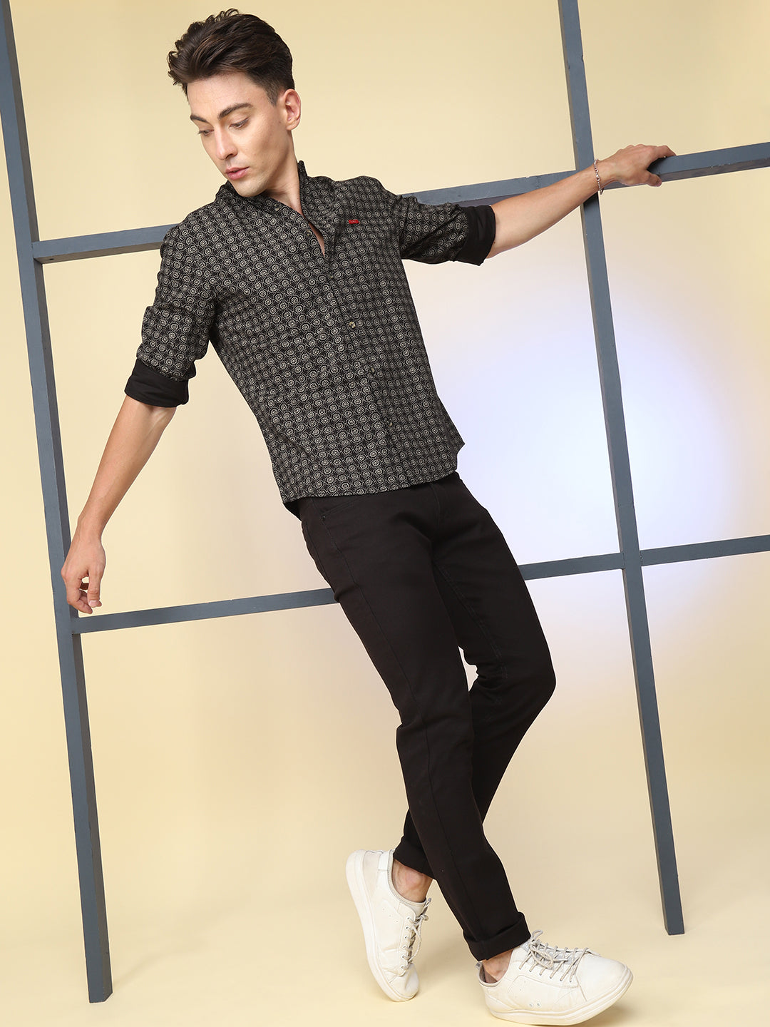 Black Abstract Printed Shirt - L Black